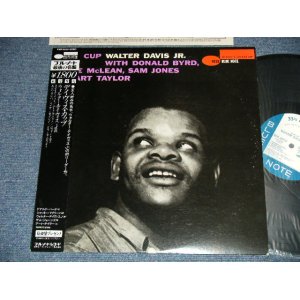 Photo: WALTER DAVIS JR. - DAVIS CUP  ( MINT-/MINT) / 1983 Version JAPAN REISSUE Used LP   with OBI