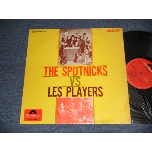 Photo: THE SPOTNICKS スプートニクス + LES PLAYERS レ・プレイヤーズ - THE SPOTNICKS VS. LES PLAYER スパークリング・エレキ・ギター (Ex++/Ex++)  / 1965 JAPAN ORIGINAL Used LP