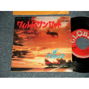 Photo: The HURRICANES ザ・ハリケーンズ - A)WILD SUNSET ワイルド・サンセット  B)MARCH DOWN TO HELL 地獄への行進 (Ex+/Ex+) / 196? JAPAN ORIGINAL Used 7"45 rpm Single With PICTURE COVER