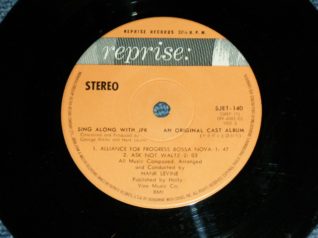 Photo: JOHN FITZGERALD KENEDY ( ケネディ大統領とコーラス) - SING ALONG WITH J.F.K. ( ケネディと歌おう)  / 1961? JAPAN ORIGINAL Used 7"EP 