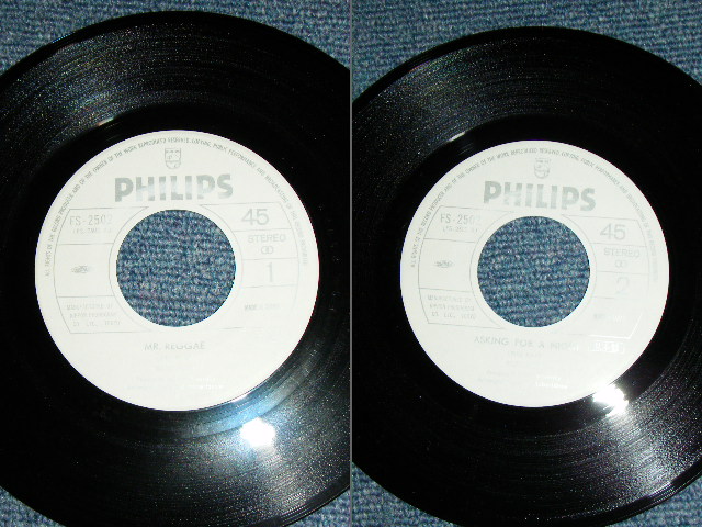 Photo: BILLY KAUI of COUNTRY COMFORT - MR. REGGAE  / 1978 JAPAN ORIGINAL White Label PROMO  Used 7" Single With PICTURE COVER