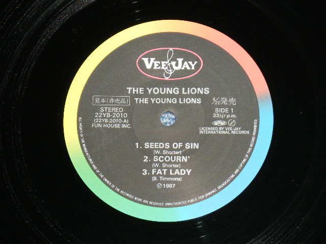 Photo: THE YOUNG LIONS ザ・ヤング・ライオンズ(WAYNE SHORTER LEE MORGAN ウェイン・ショーター、リー・-モーガン) -  THE YOUNG LIONS ( Ex+/MINT ) / 1987  JAPAN  ORIGINAL "PROMO" Used  LP  with OBI  