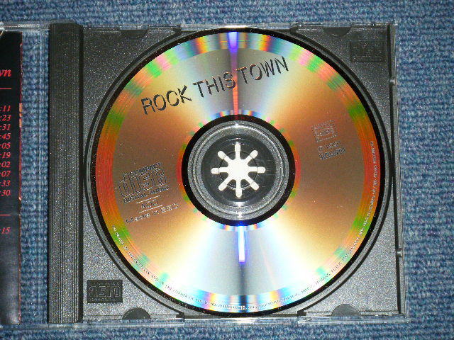 Photo: STRAY CATS ストレイ・キャッツ  - ROCKABILLY REGIENS THIS TOWN ( MINT-/MINT)   / 1991 EU  COLLECTORS (  BOOT )  Used  CD