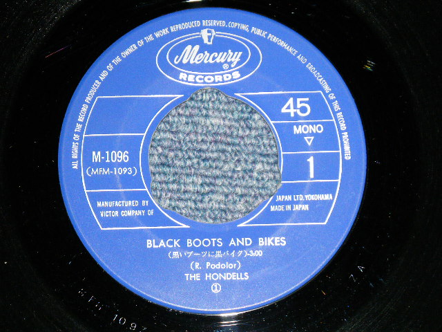 Photo: The HONDELLS ホンデルス- BLACK BOOTS AND BIKES 黒いブーツに黒バイク  (Ex++/Ex++ NO CENTER) / 1965  JAPAN ORIGINAL Used 7"45 rpm Single With PICTURE COVER