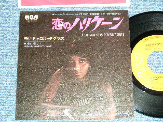 Photo1: CAROL DOUGLAS - A)   A HURRICANE IS COMING TONITE       B)  I FEEL IN LOVE WITH LOVE (Ex+++/Ex++)  / 1975 Japan Original  Used 7"45 Single