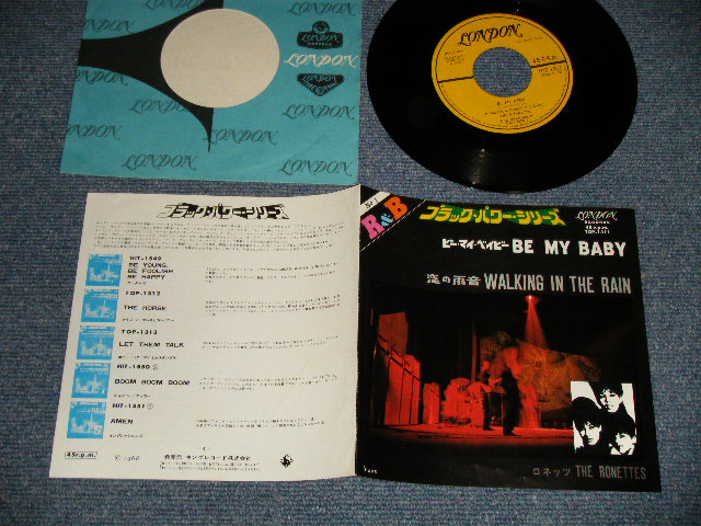 Photo1: THE RONETTES ロネッツ -  A)BE MY BABYビー・マイ・ベイビー  B) WALKING IN THE RAIN 恋の雨音 (Ex++/Ex++) / 1968 JAPAN REISSUE Used 7"45 With PICTURE COVER 