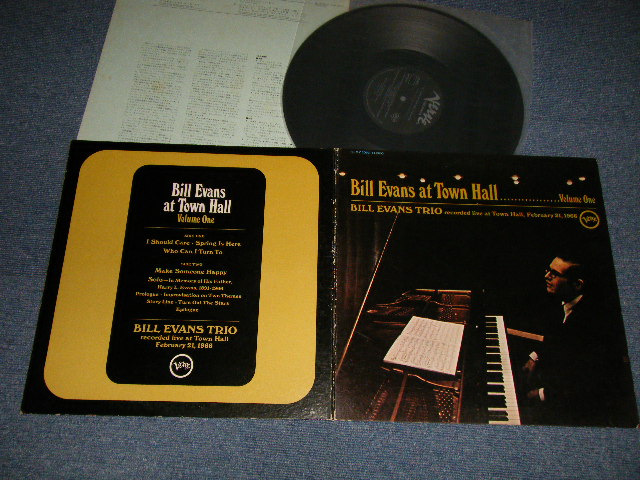 Photo1: BILL EVANS TRIO ビル・エヴァンス  - AT TOWN HALL VOLUME ONE  VOL.1 タウン・ホールのビル・エヴァンス VOL.1 (Ex+++/MINT-) / 1973 Version JAPAN REISSUE Used LP