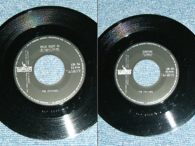 Photo: THE VENTURES  - WALK RIGHT IN ( 330 Yen Mark: Ex/Ex++ ) / 1962 JAPAN ORIGINAL Used 7" Single 