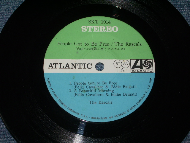 Photo: THE RASCALS ラスカルズ  - PEOPLE GOT TO BE FREE / 1969 JAPAN ORIGINAL 7"33EP  With PICTURE SLEEVE 