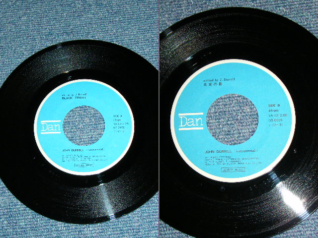 Photo: JOHN DURRILL of THE VENTURES' Keyboard Player - BLACK FRIDAY   ( Ex++/MINT ) / 1972 JAPAN ORIGINAL 7"SINGLE 